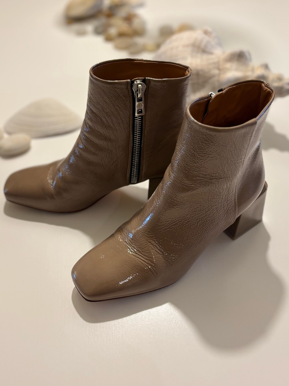 LOQ Spain Ankle Boots Women's EU 40 Taupe Patent Leather Block Heel Zip Booties